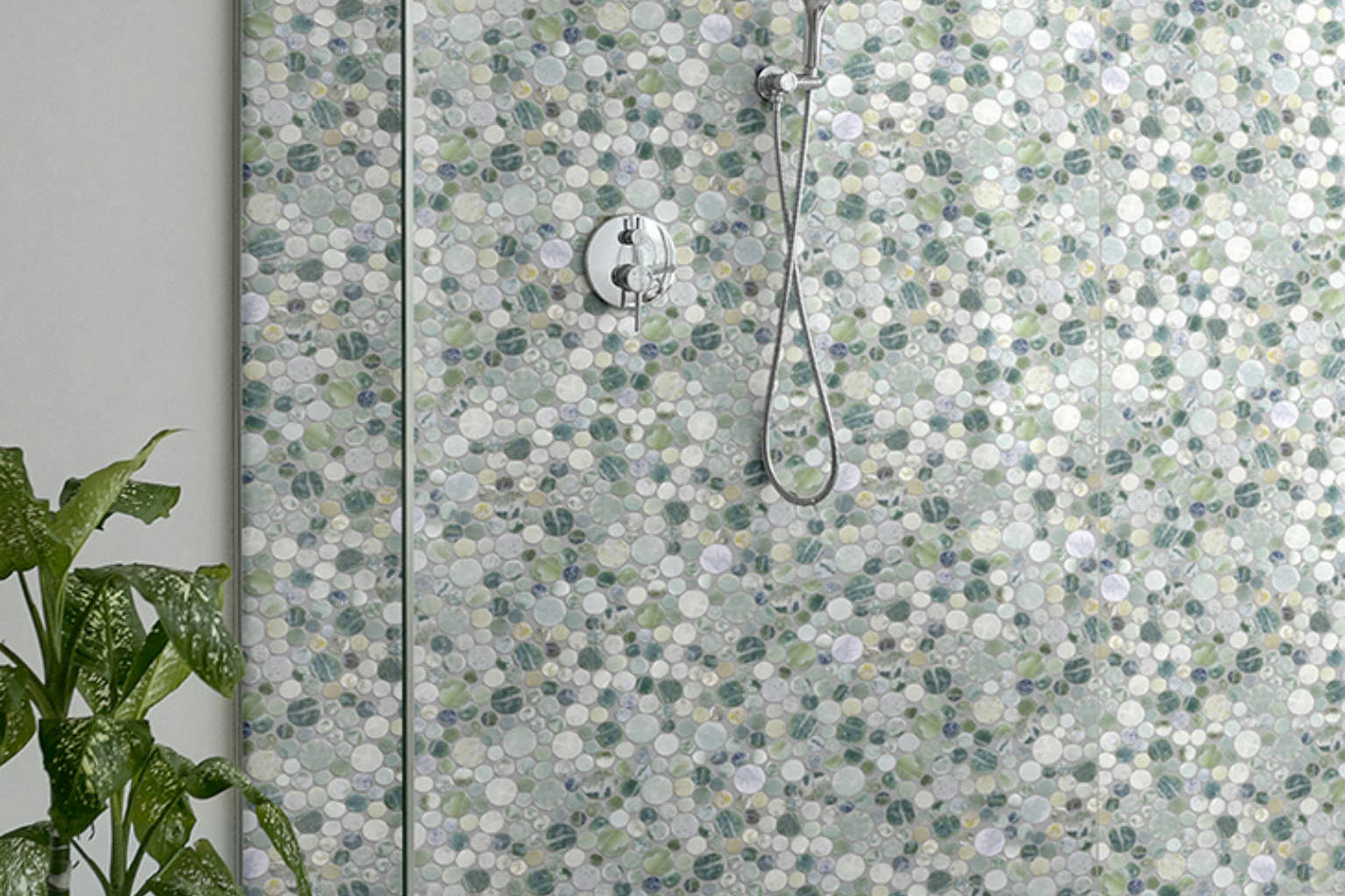 Crystal Green Semi‐Precious Stone Round Interlocking Mosaic | Garcia Imported Tile